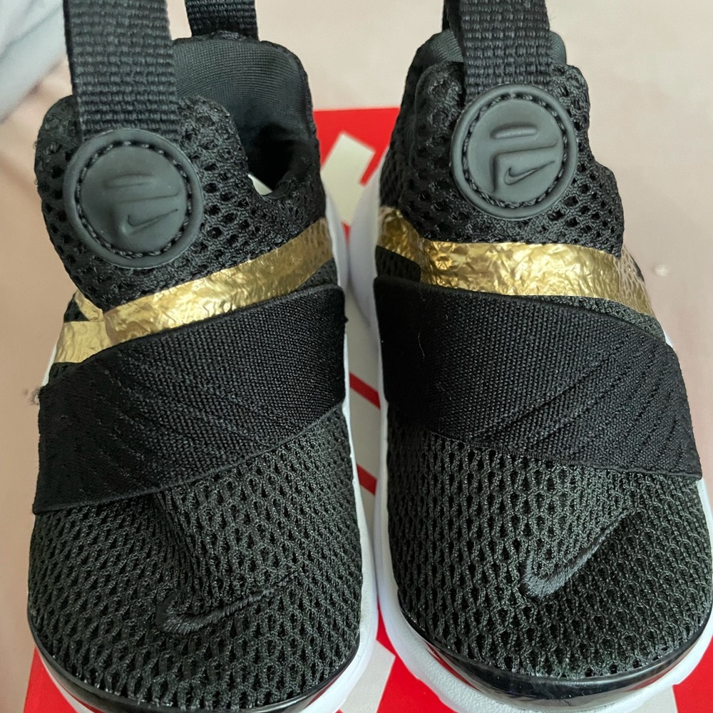 Toddler size 6 Nike presto extreme